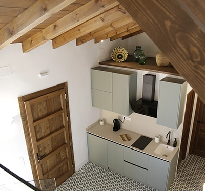 Ardite. hall diáfano y cocina equipada