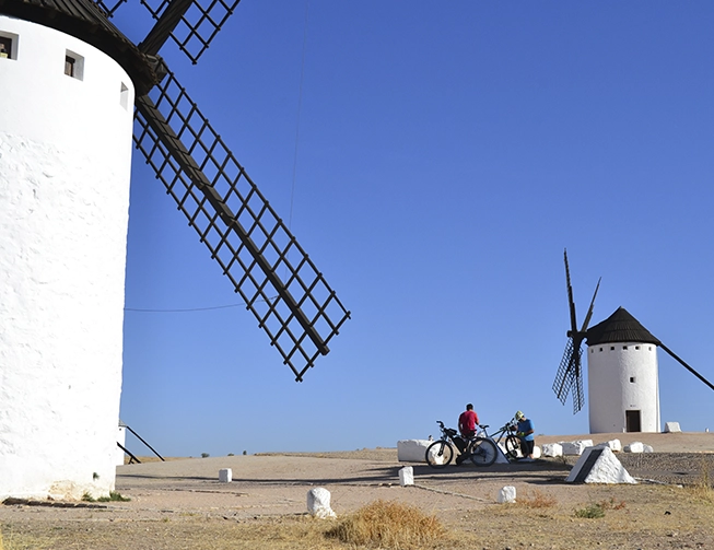 Casa rural, molinos y tierra de gigantes